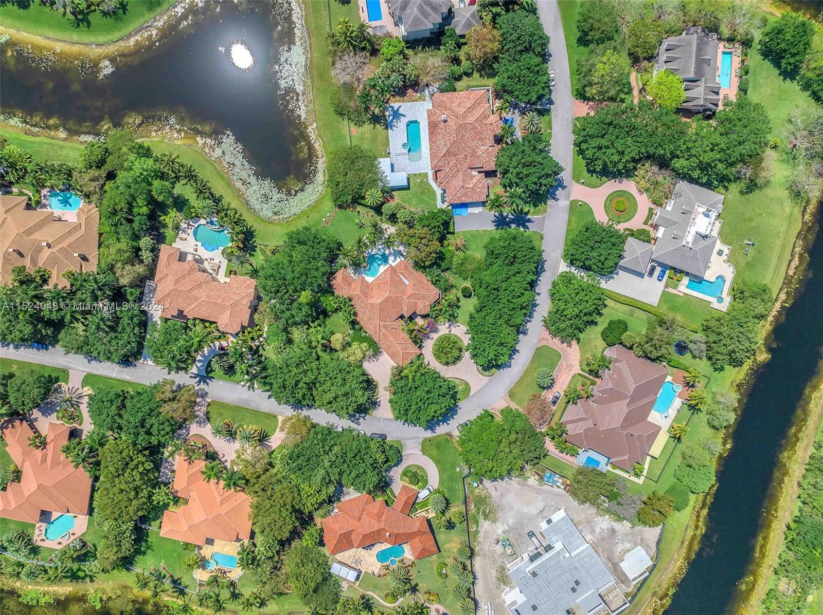 WINDMILL LAKE ESTATES - Residential