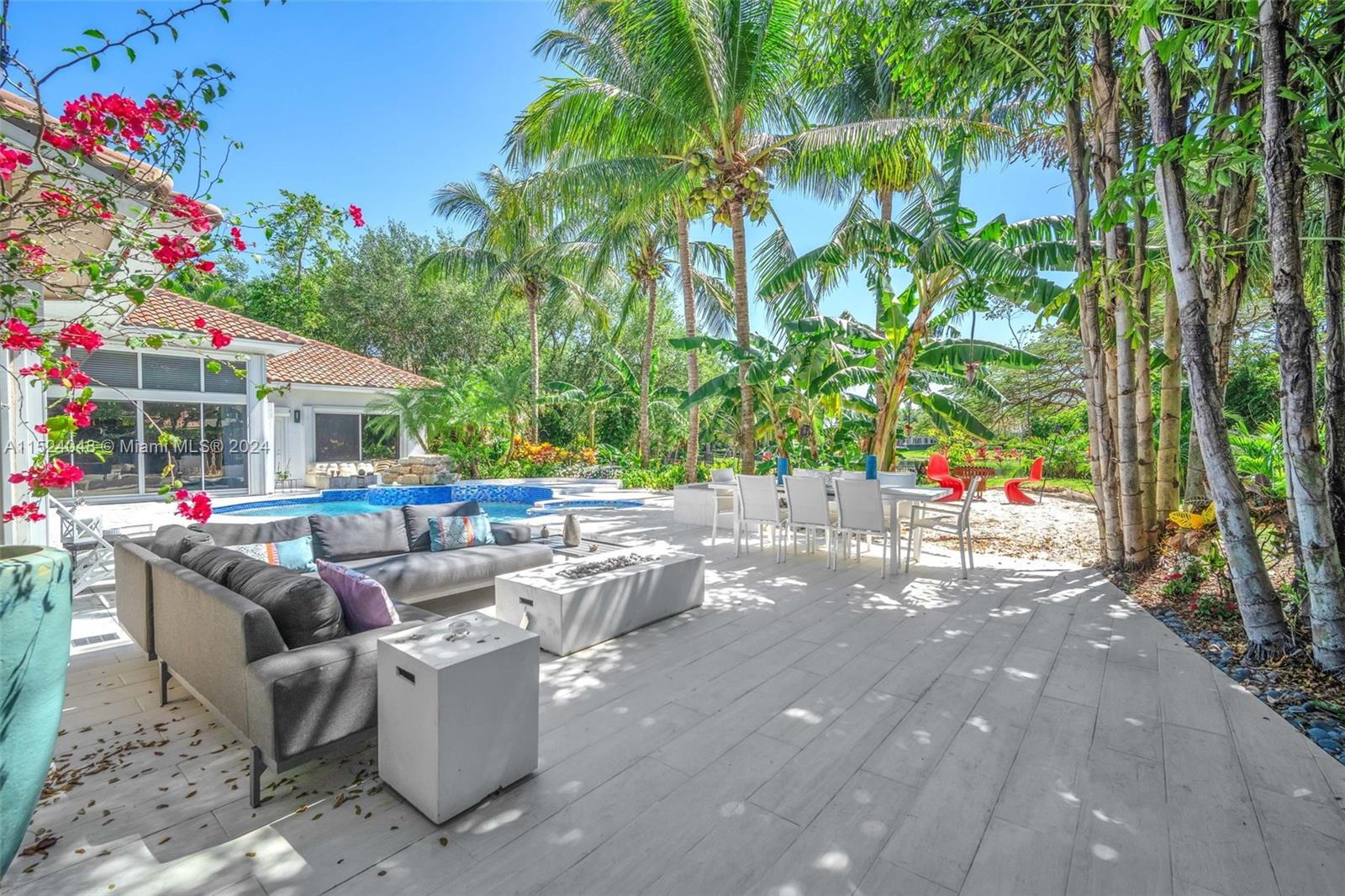 WINDMILL LAKE ESTATES - Residential