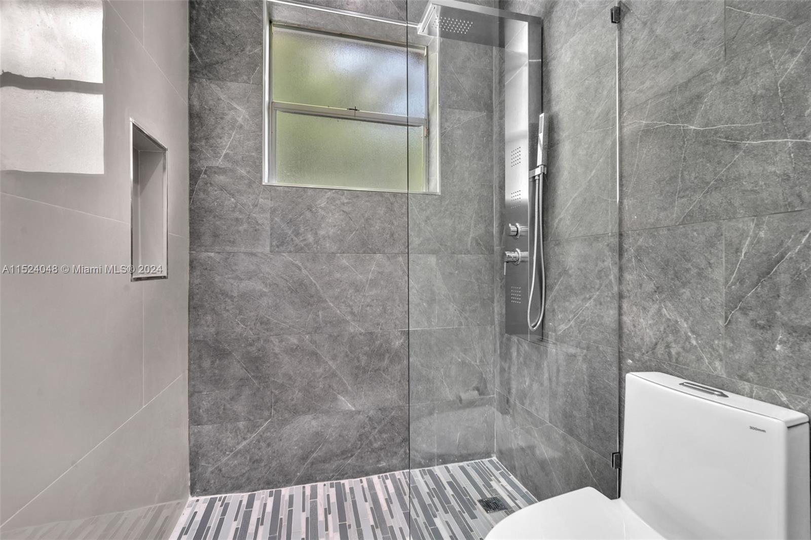 WINDMILL LAKE ESTATES - Residential