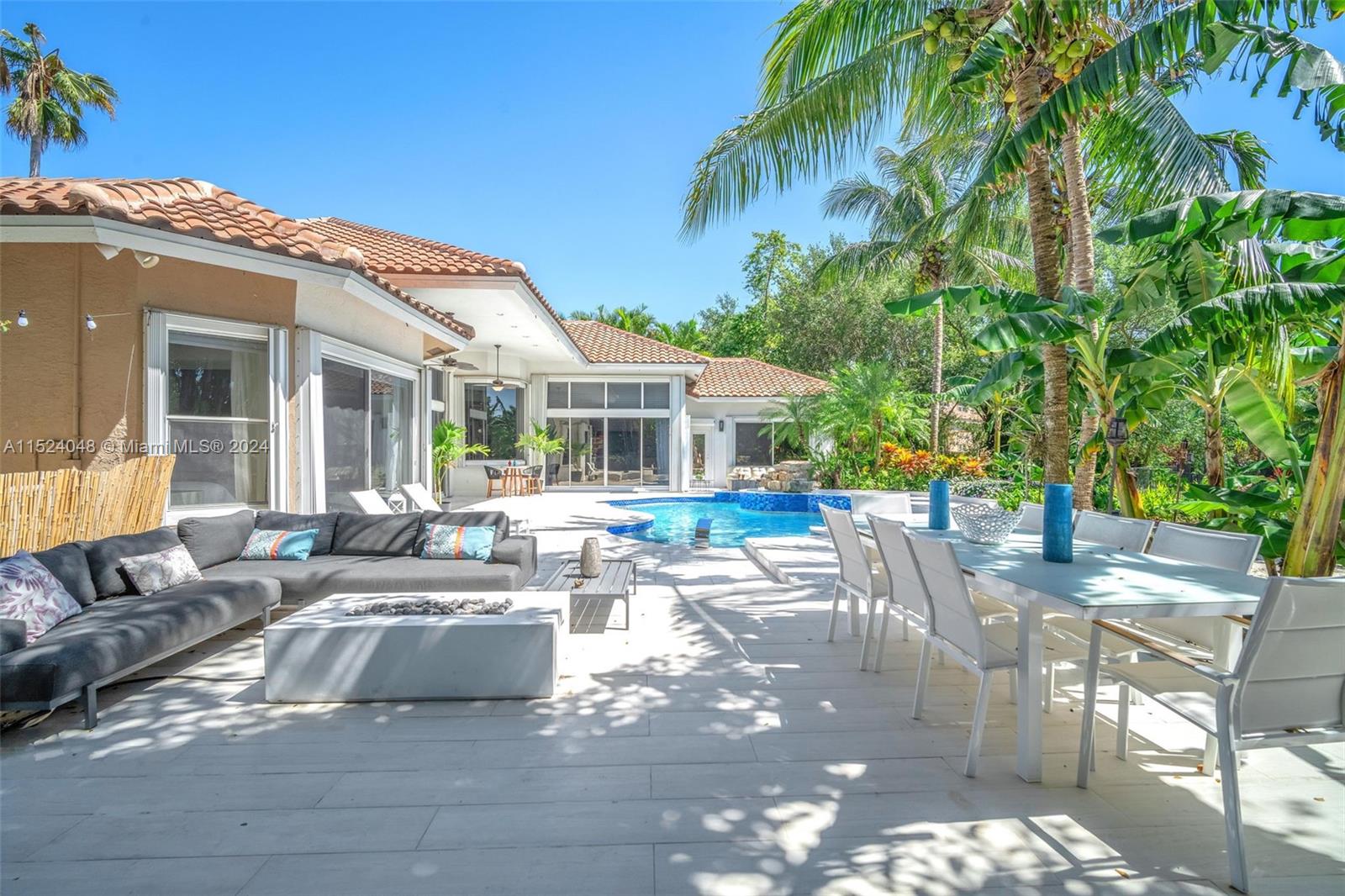 WINDMILL LAKE ESTATES - Residential