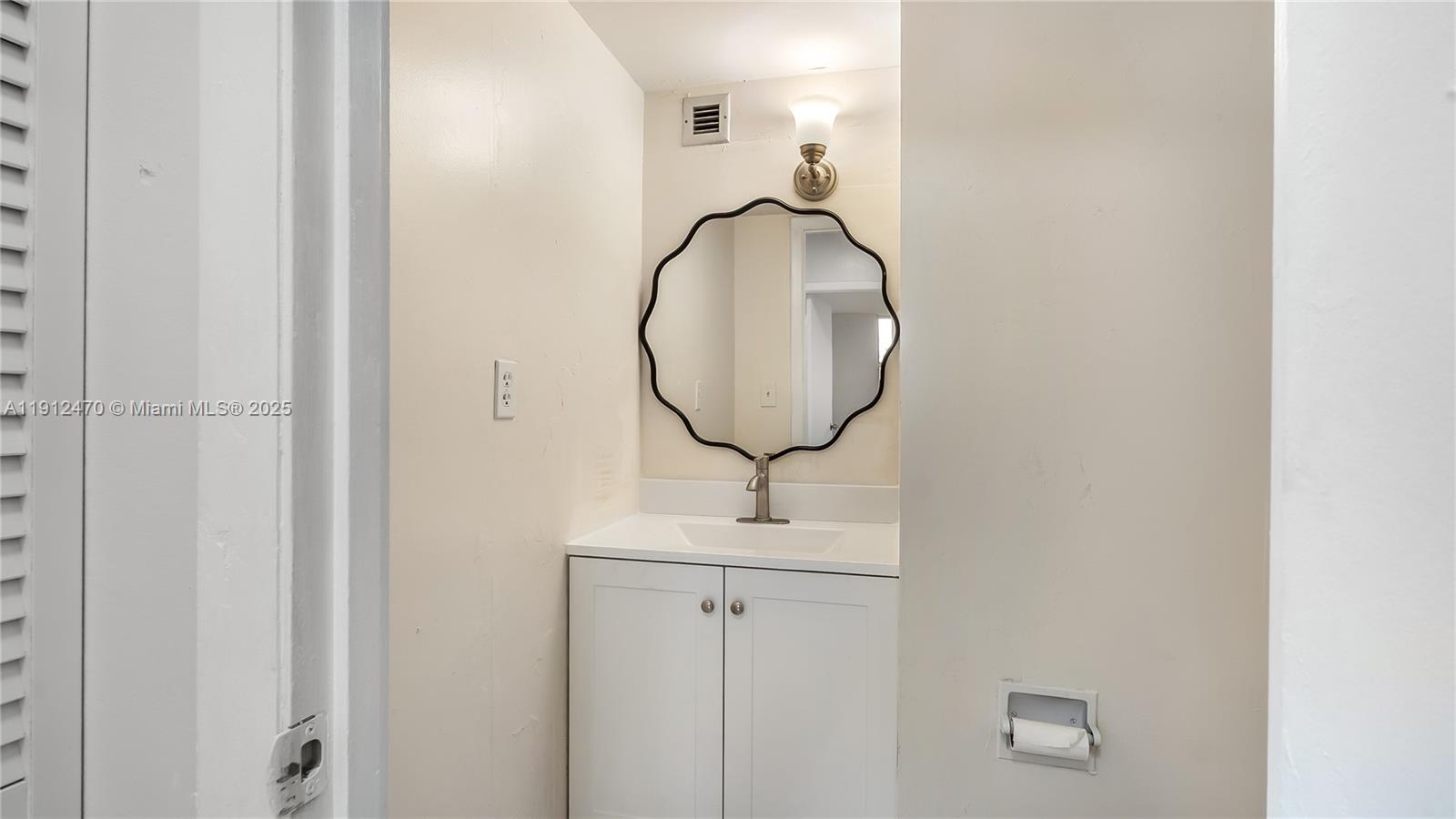 BAYVIEW TOWERS CONDO SOUT - Residential