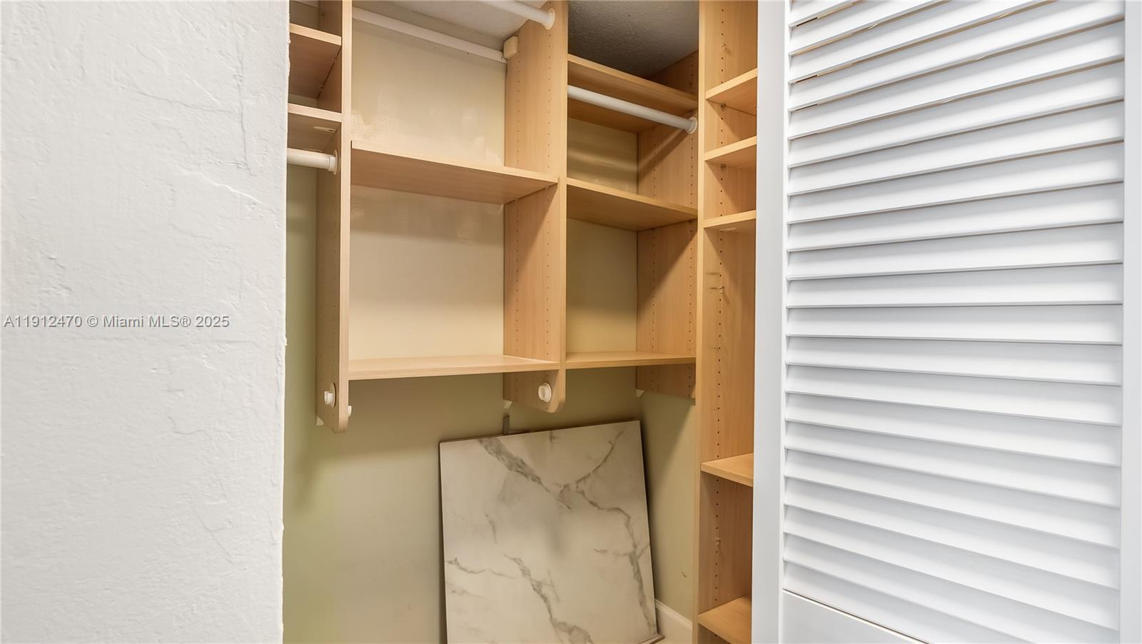 BAYVIEW TOWERS CONDO SOUT - Residential