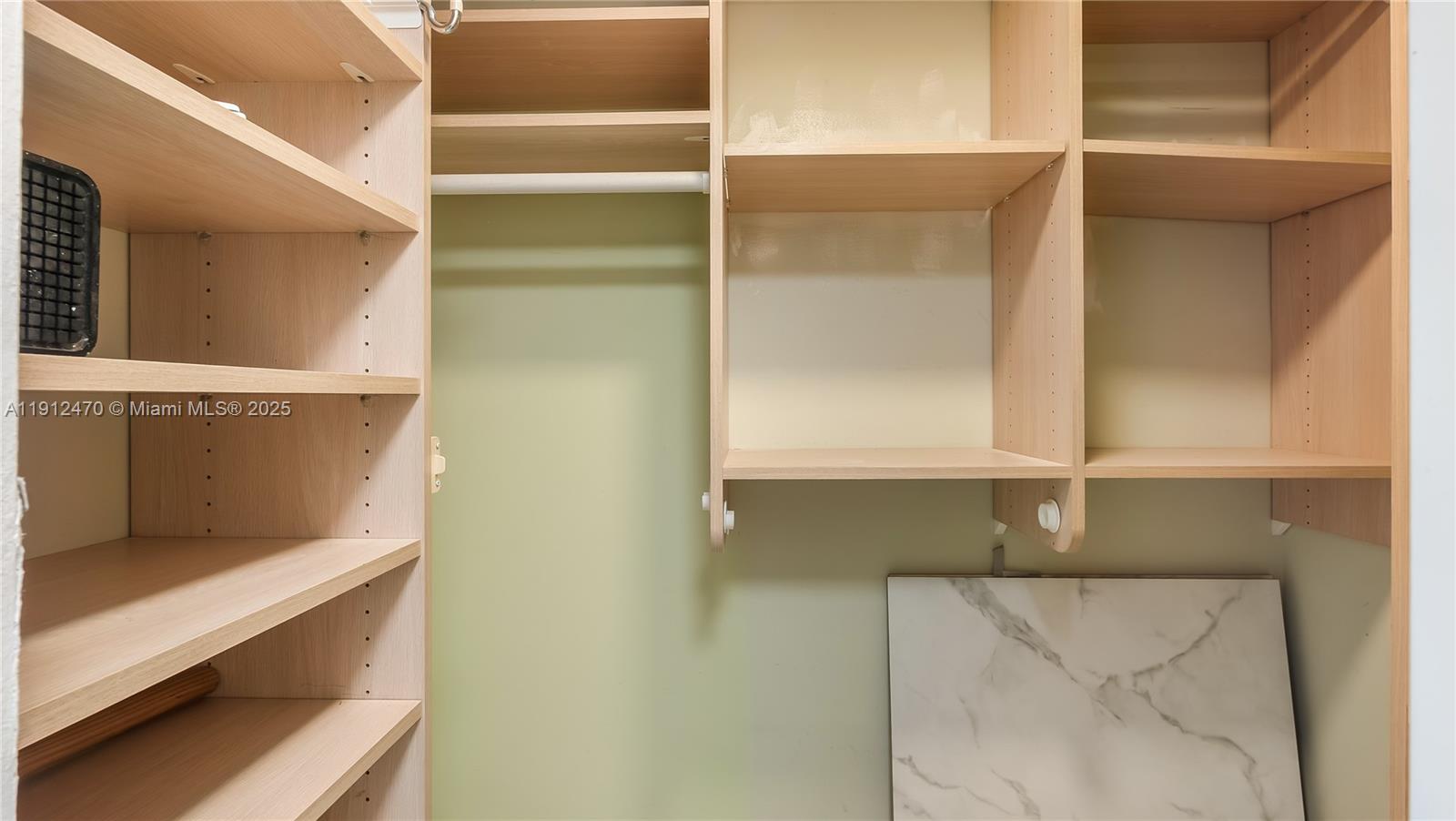 BAYVIEW TOWERS CONDO SOUT - Residential