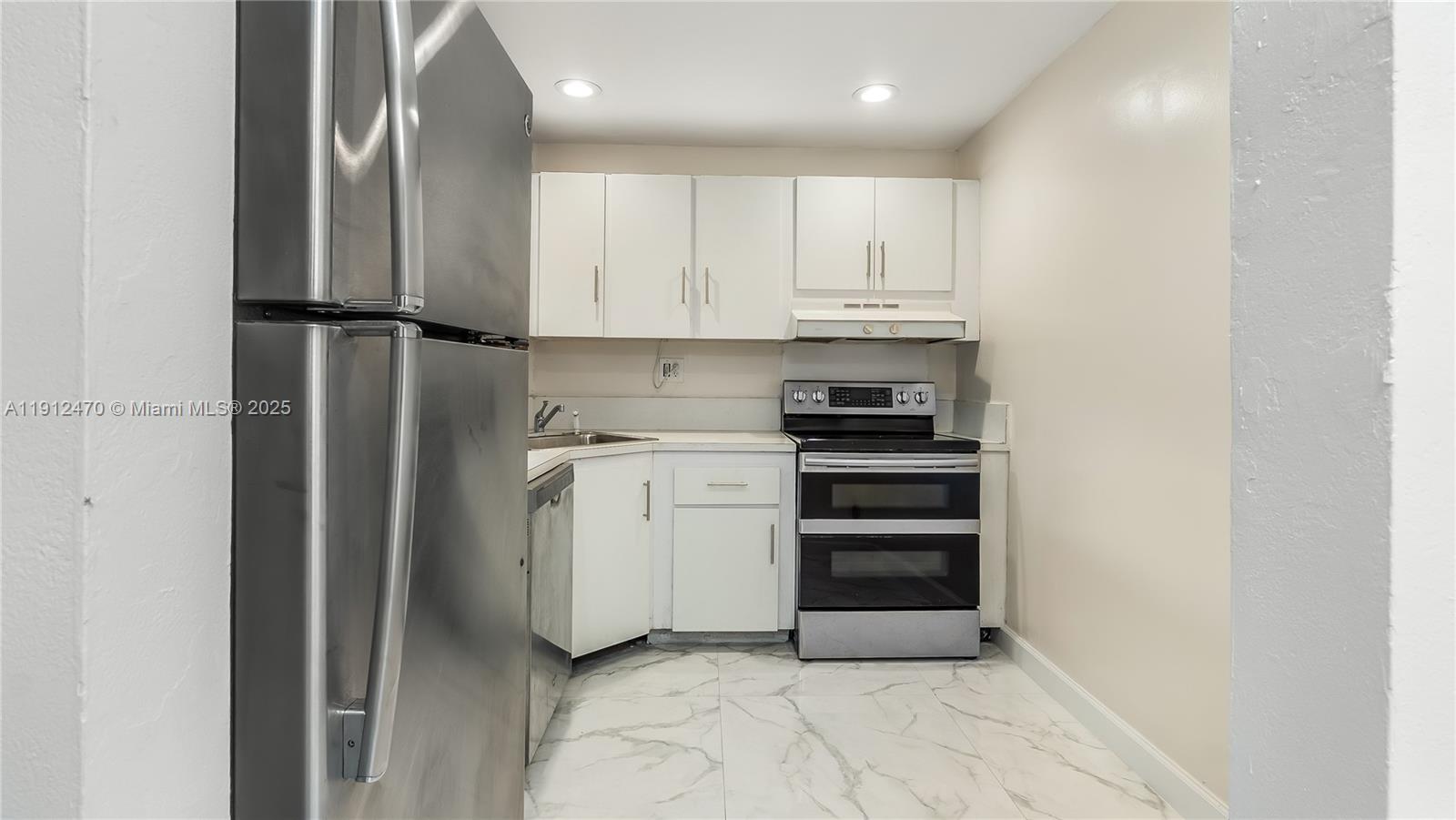 BAYVIEW TOWERS CONDO SOUT - Residential