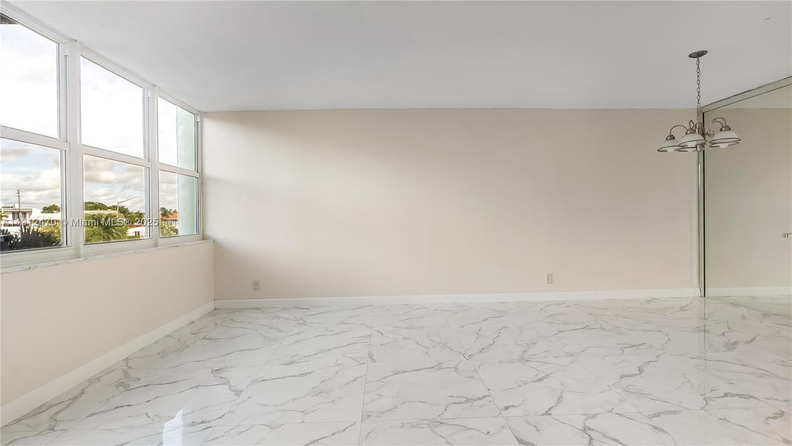 BAYVIEW TOWERS CONDO SOUT - Residential