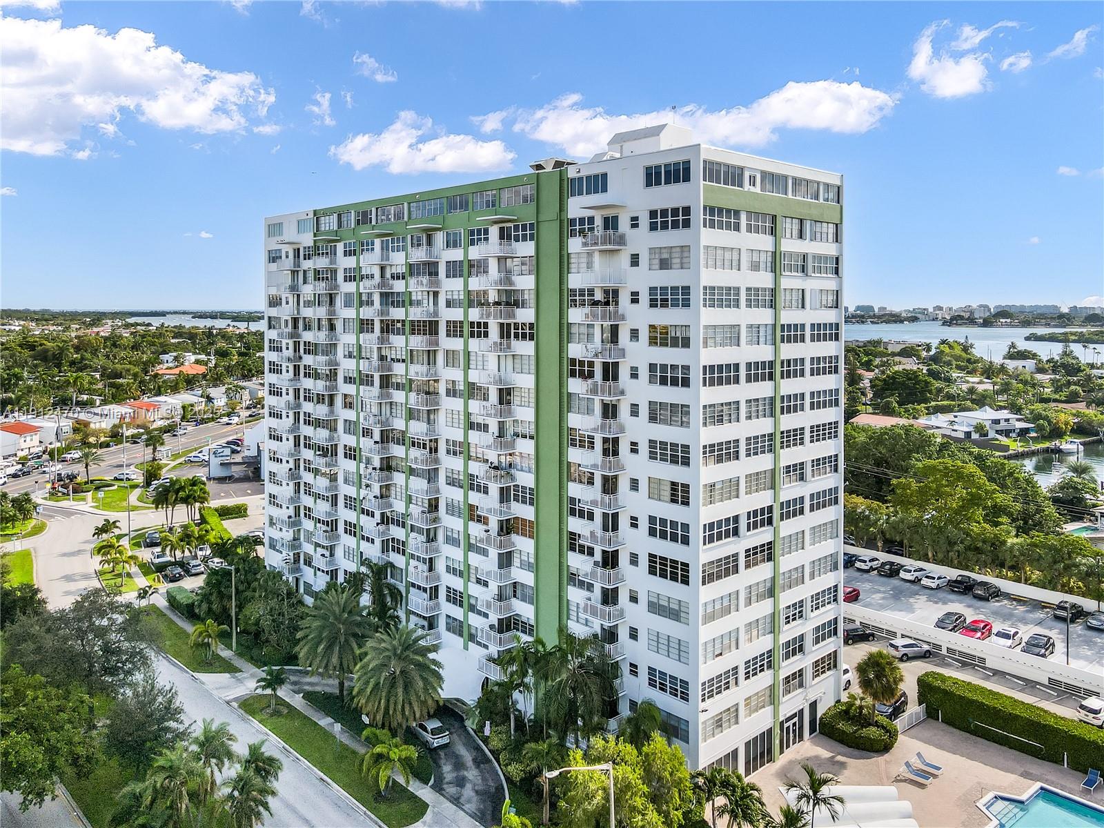 BAYVIEW TOWERS CONDO SOUT - Residential