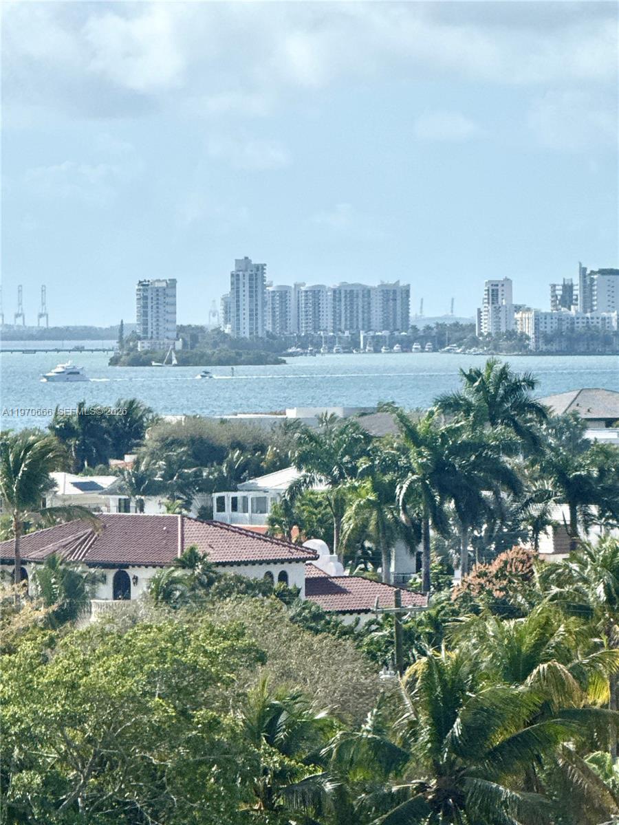 BAYVIEW TOWERS CONDO SOUT - Residential