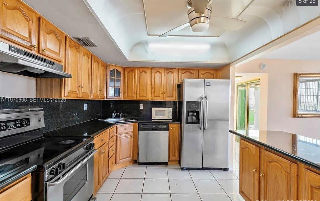 BAYVIEW TOWERS CONDO SOUT - Residential