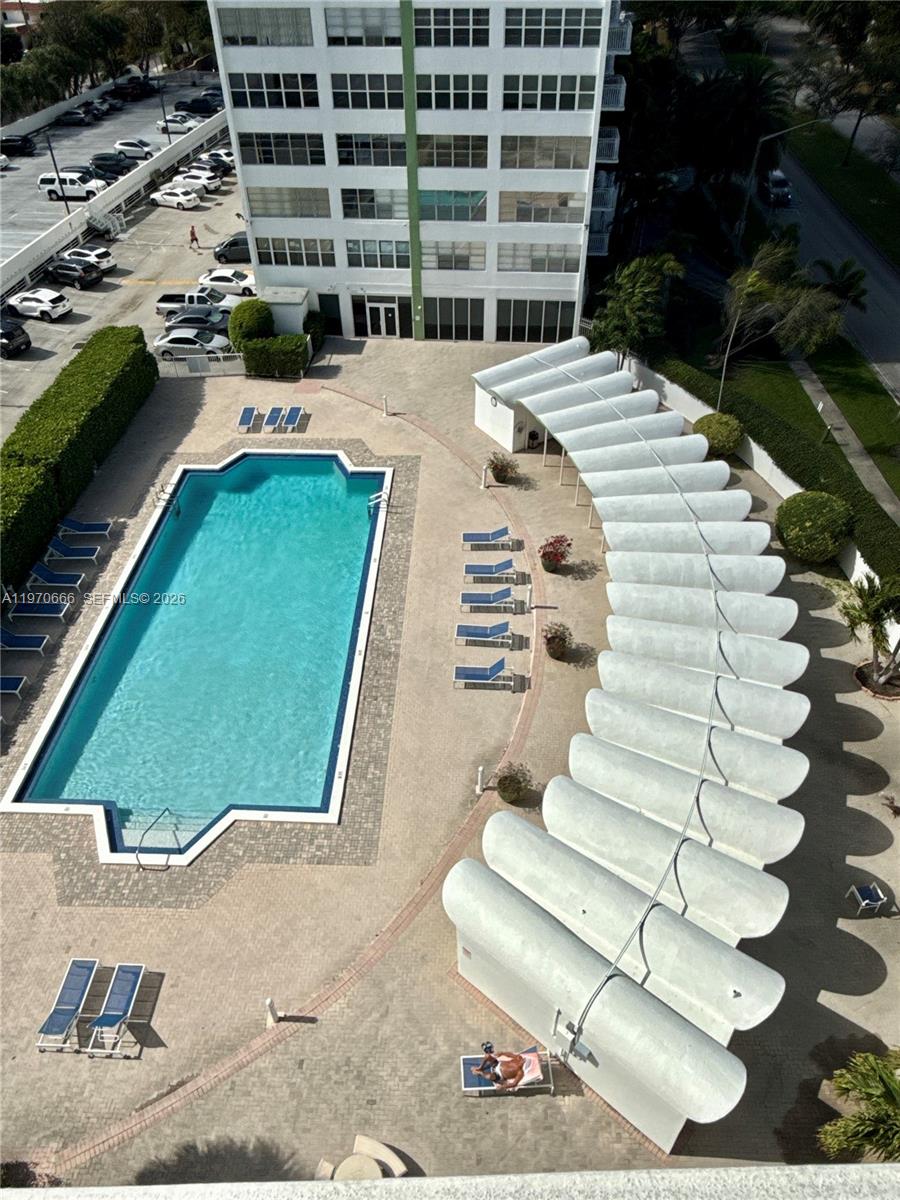 BAYVIEW TOWERS CONDO SOUT - Residential