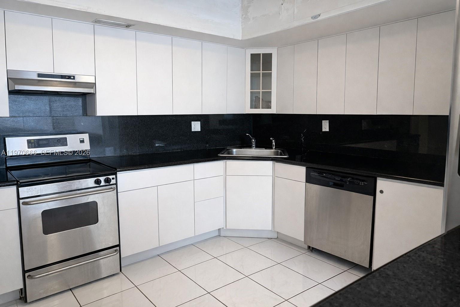 BAYVIEW TOWERS CONDO SOUT - Residential