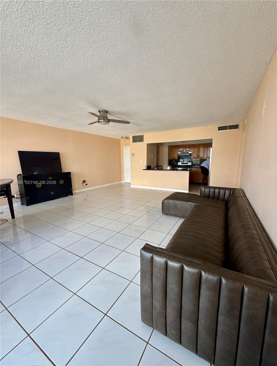 BAYVIEW TOWERS CONDO SOUT - Residential