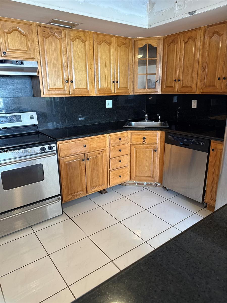 BAYVIEW TOWERS CONDO SOUT - Residential