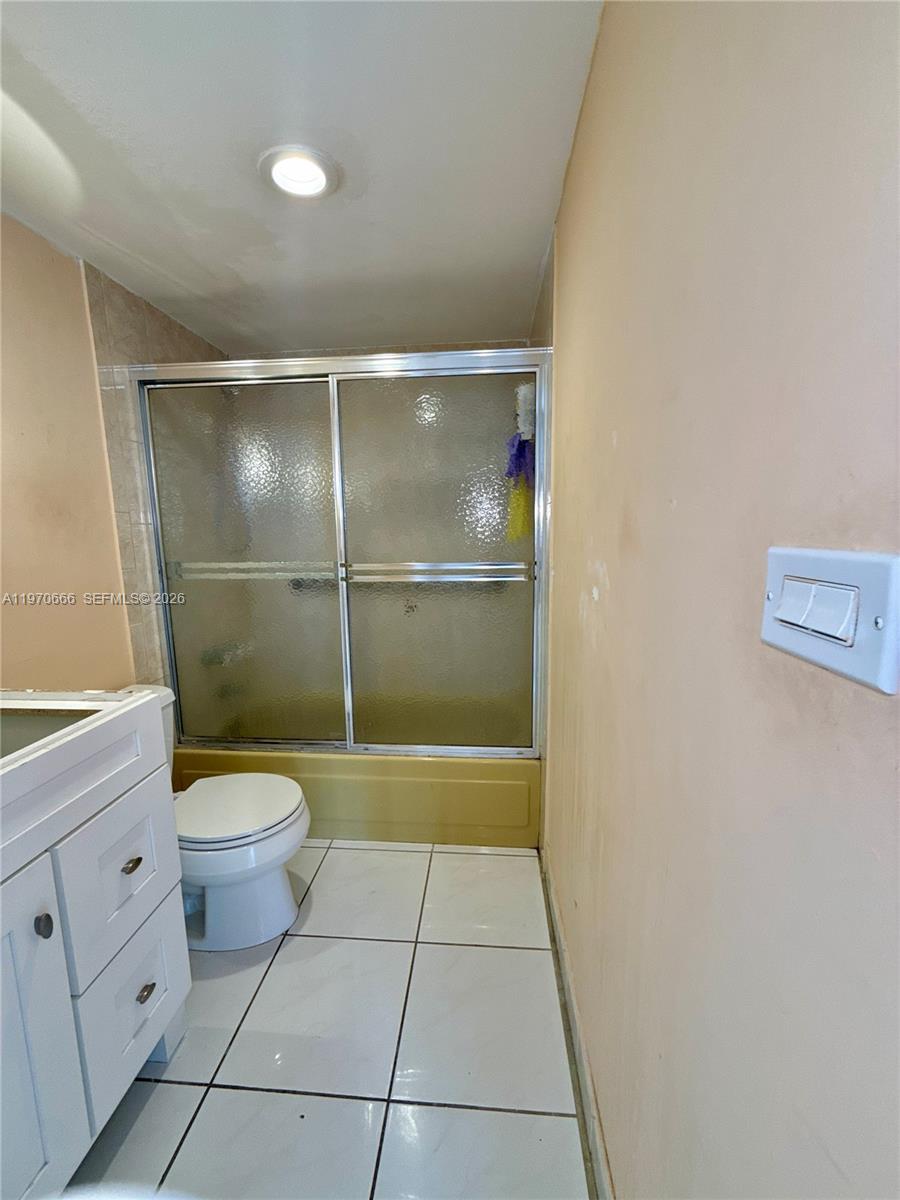 BAYVIEW TOWERS CONDO SOUT - Residential