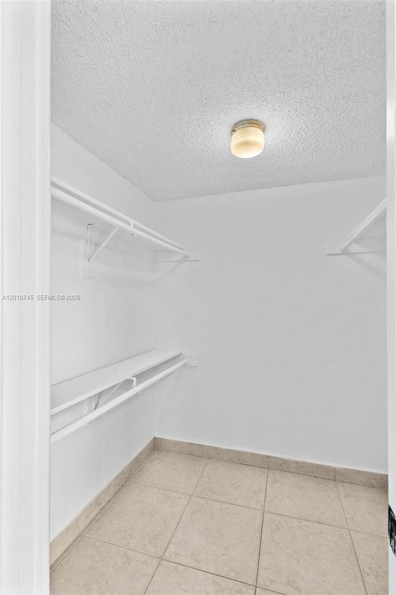HORIZONS WEST CONDO #5 - Residential