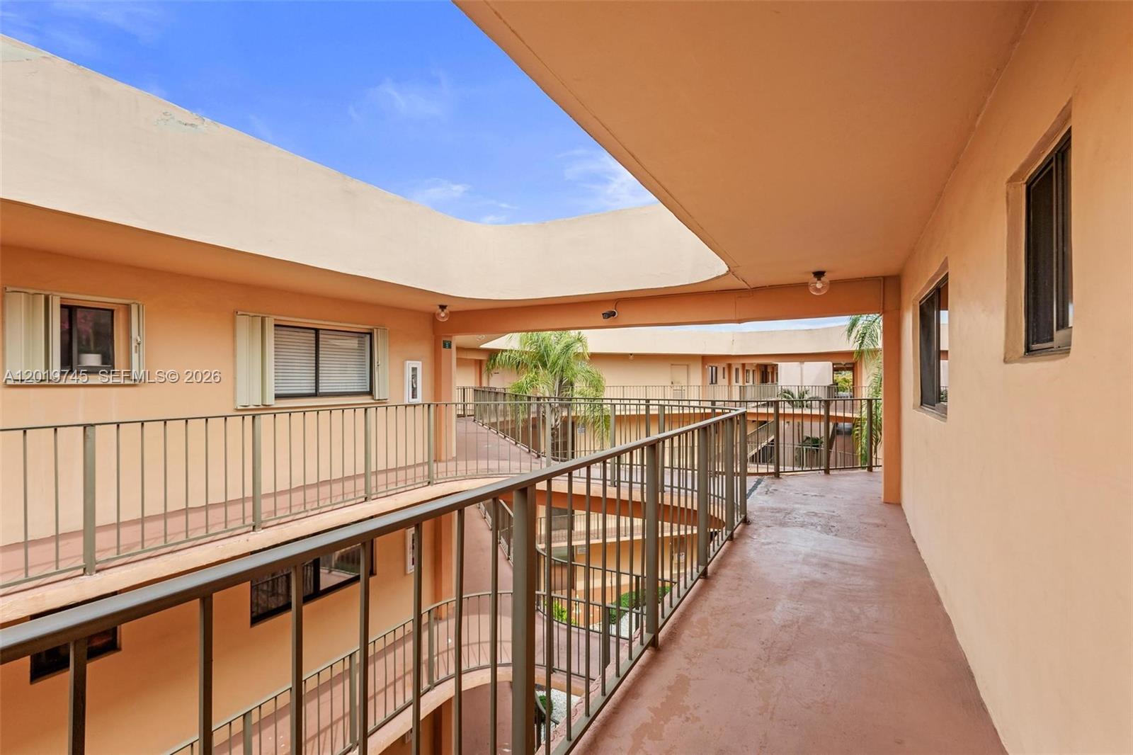 HORIZONS WEST CONDO #5 - Residential