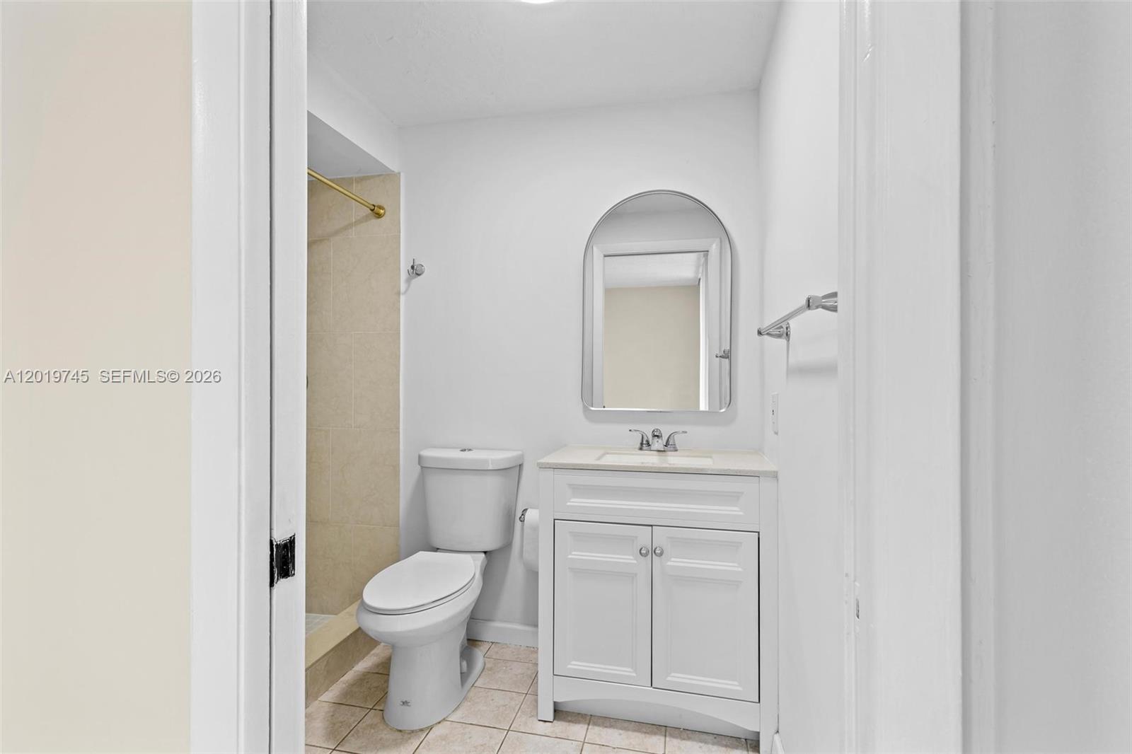 HORIZONS WEST CONDO #5 - Residential