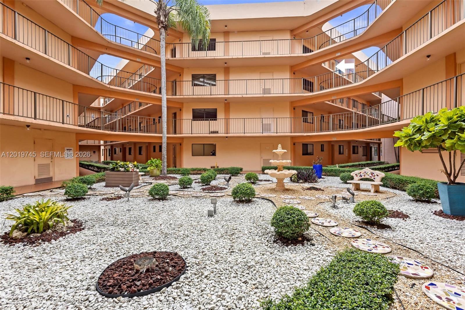 HORIZONS WEST CONDO #5 - Residential