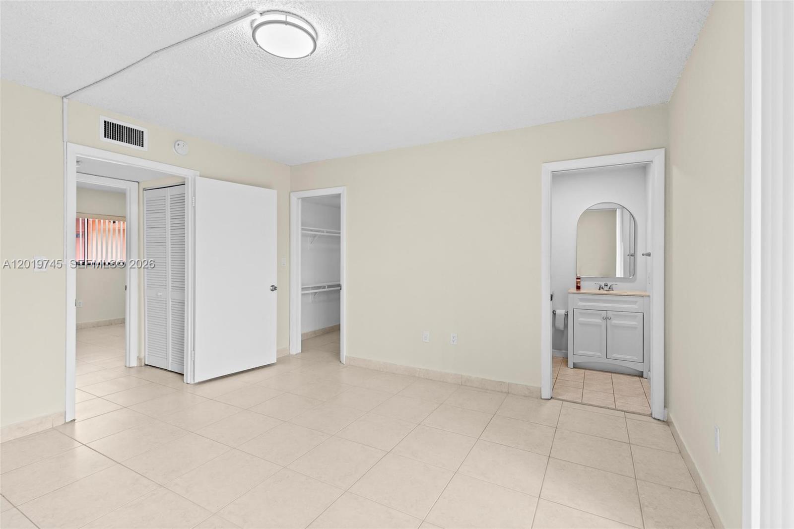 HORIZONS WEST CONDO #5 - Residential
