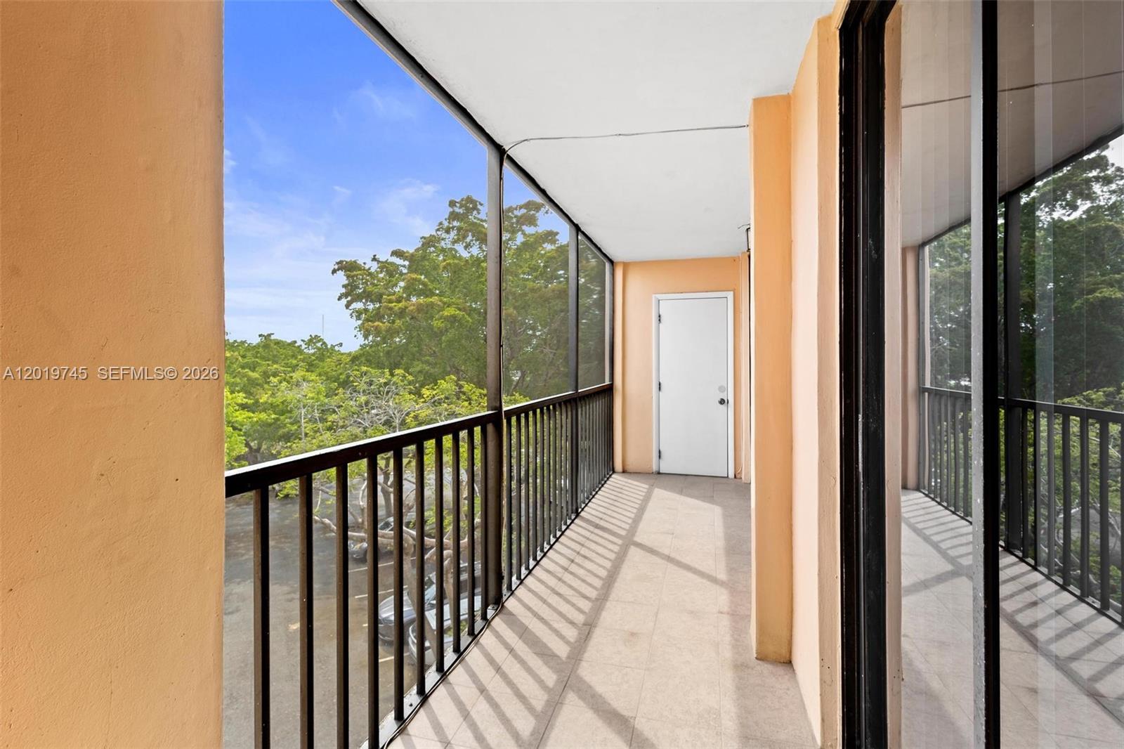HORIZONS WEST CONDO #5 - Residential