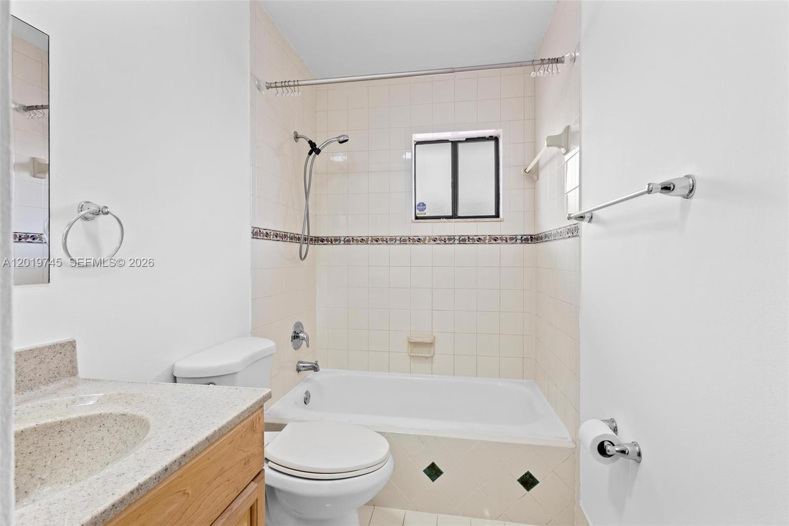 HORIZONS WEST CONDO #5 - Residential