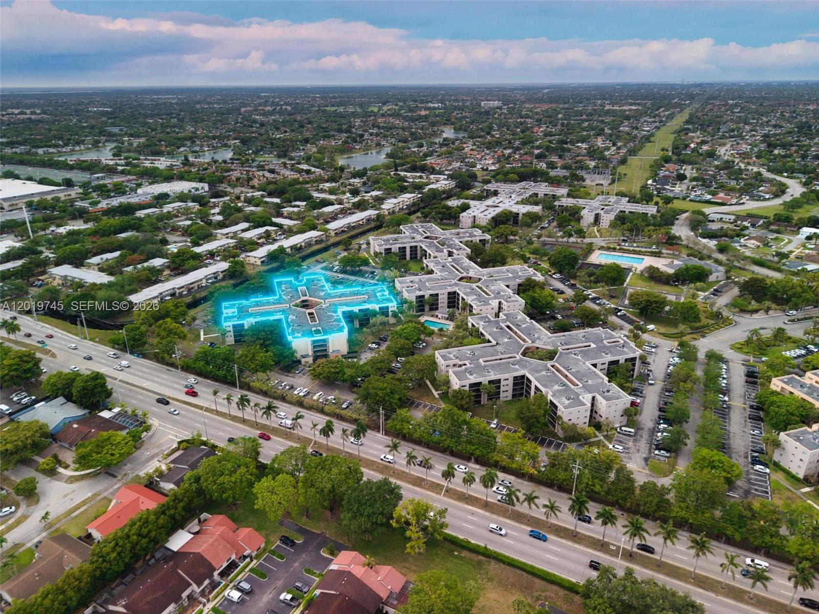 HORIZONS WEST CONDO #5 - Residential