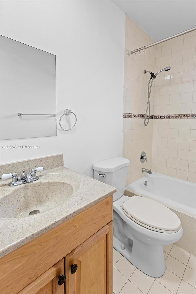 HORIZONS WEST CONDO #5 - Residential