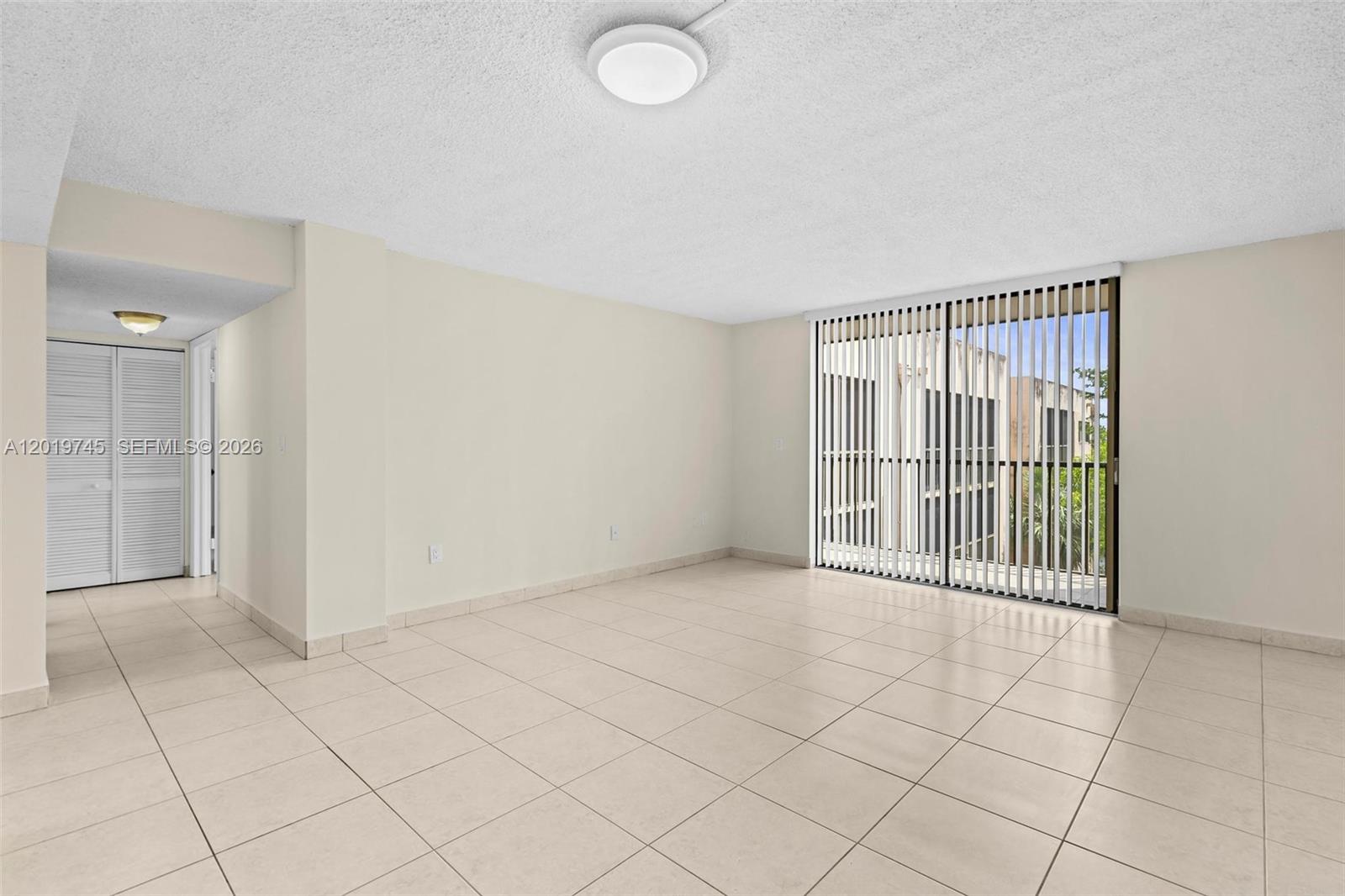 HORIZONS WEST CONDO #5 - Residential