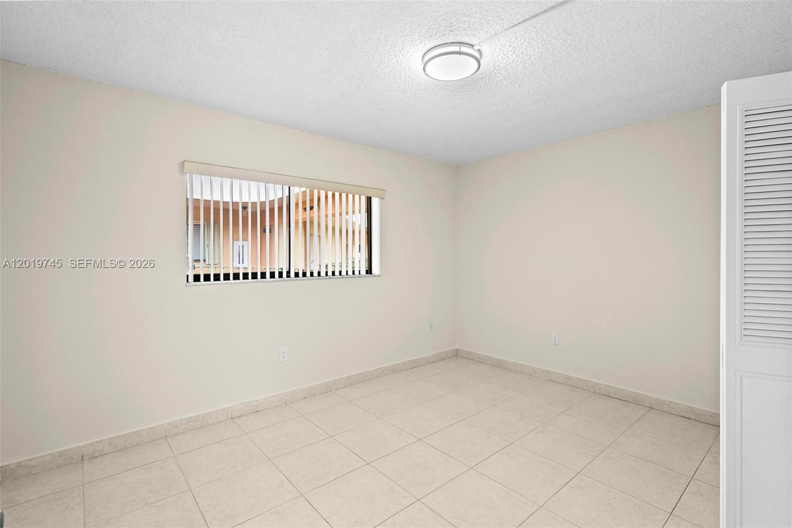 HORIZONS WEST CONDO #5 - Residential