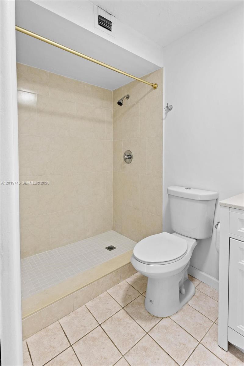 HORIZONS WEST CONDO #5 - Residential