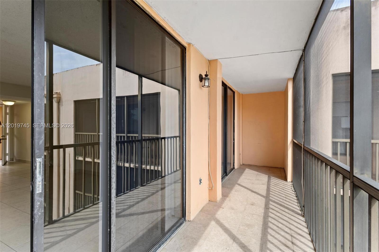HORIZONS WEST CONDO #5 - Residential