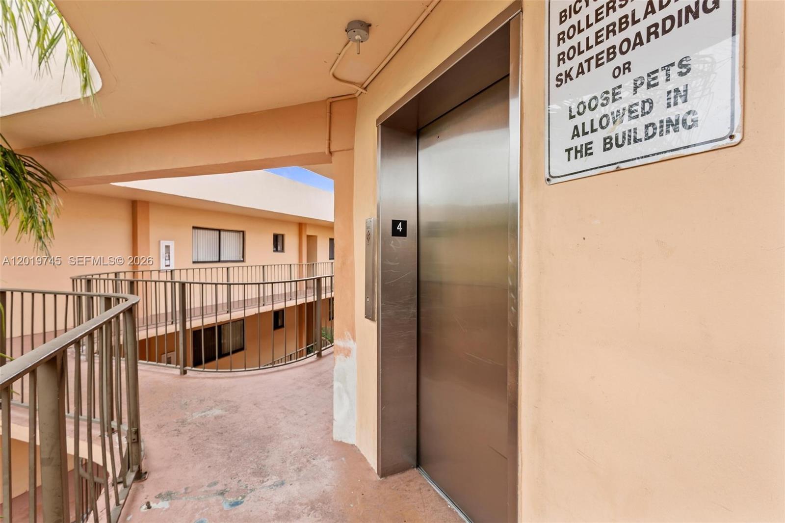 HORIZONS WEST CONDO #5 - Residential