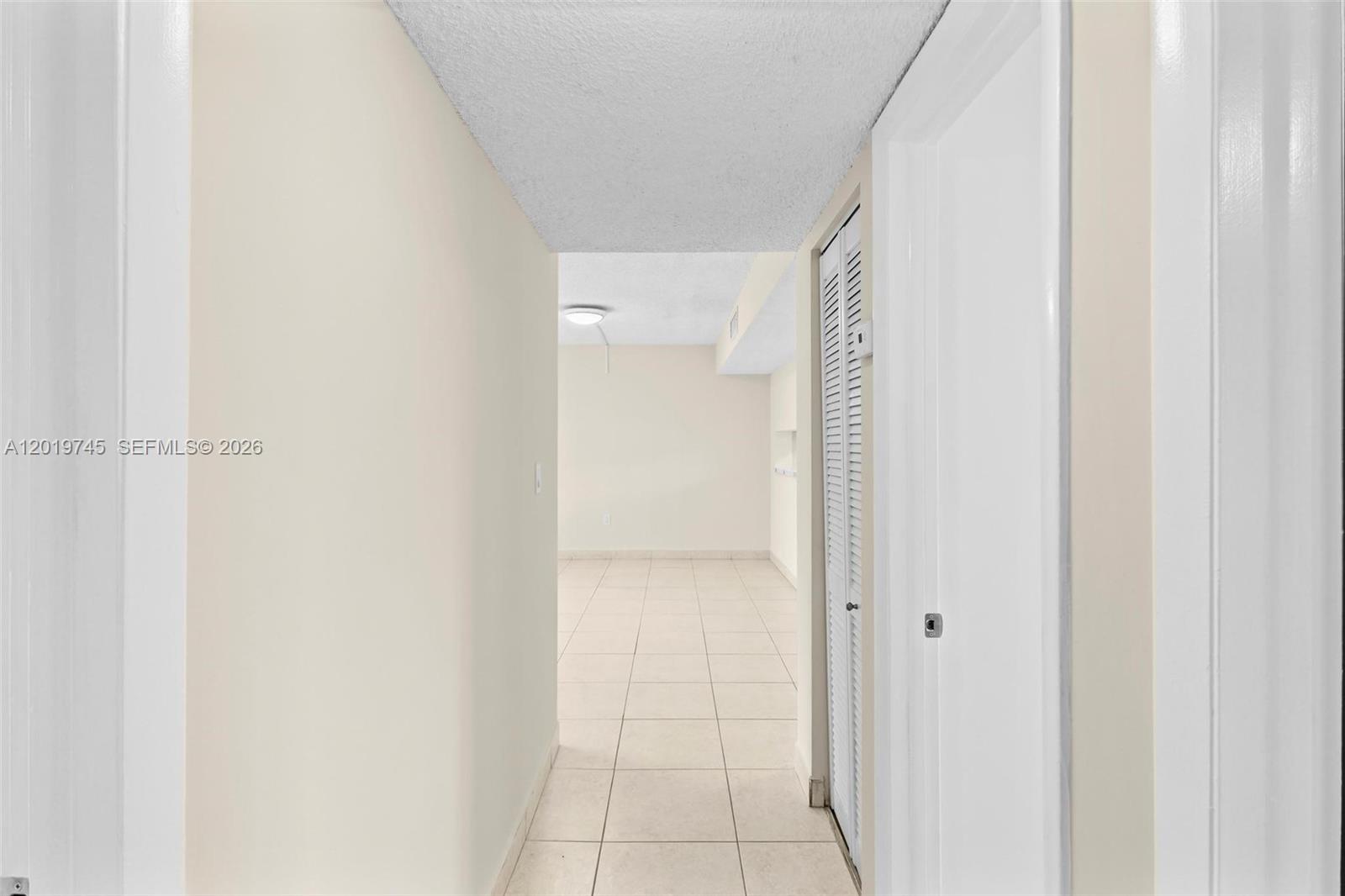 HORIZONS WEST CONDO #5 - Residential