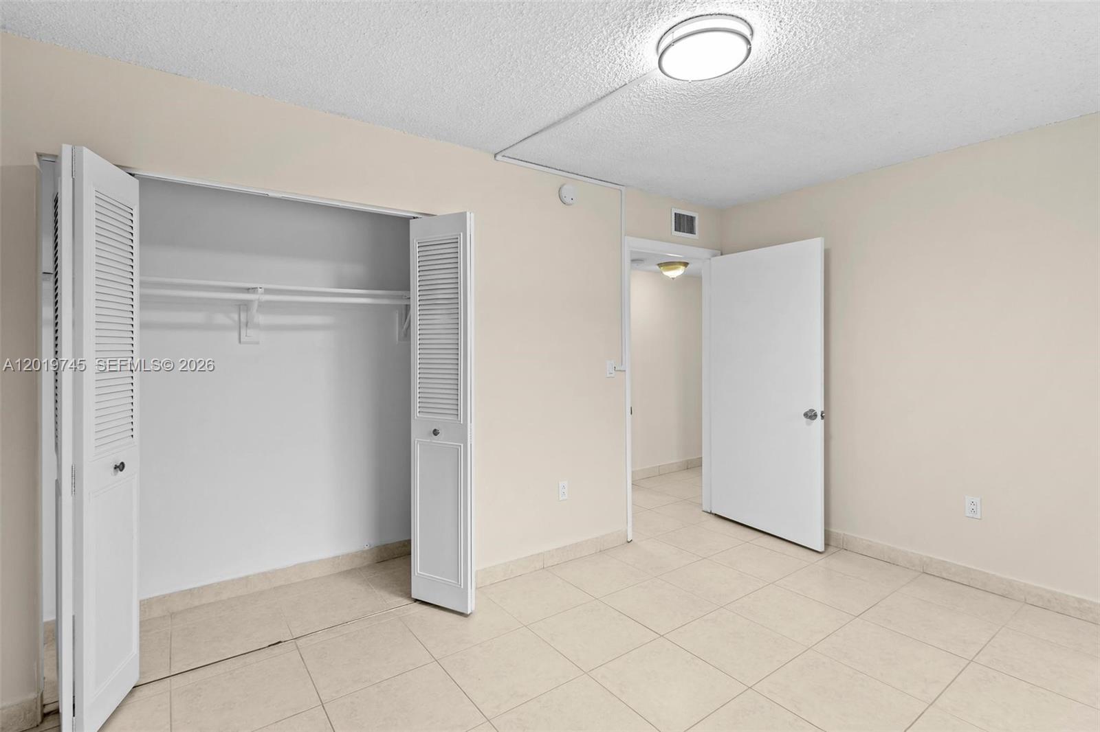 HORIZONS WEST CONDO #5 - Residential