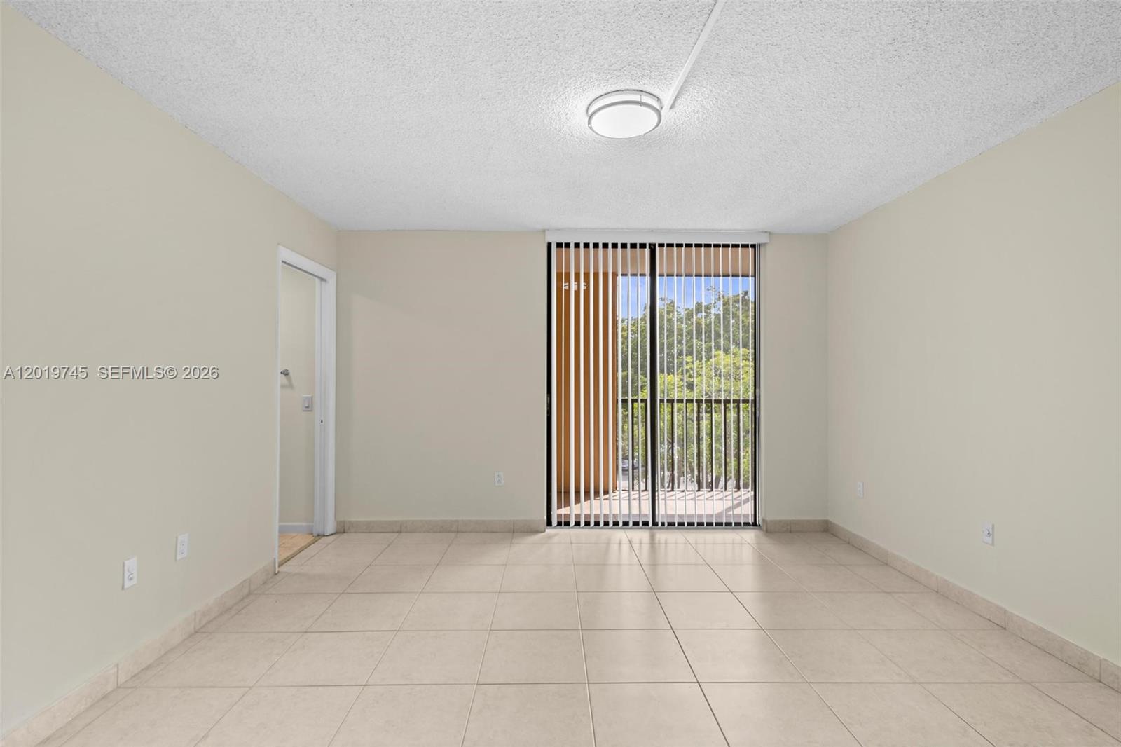 HORIZONS WEST CONDO #5 - Residential