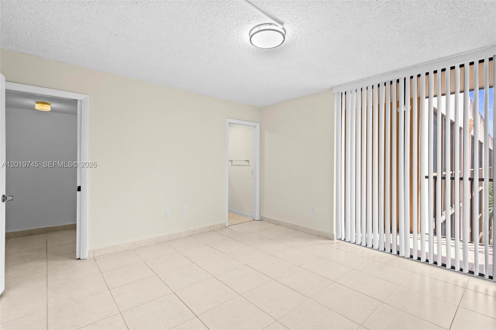 HORIZONS WEST CONDO #5 - Residential
