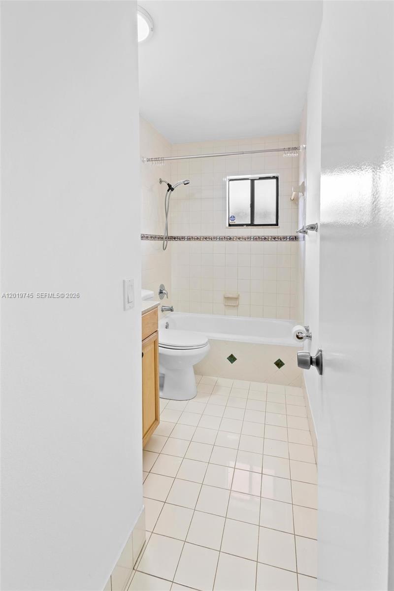 HORIZONS WEST CONDO #5 - Residential