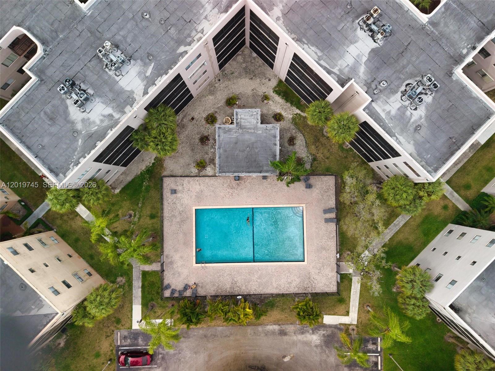 HORIZONS WEST CONDO #5 - Residential
