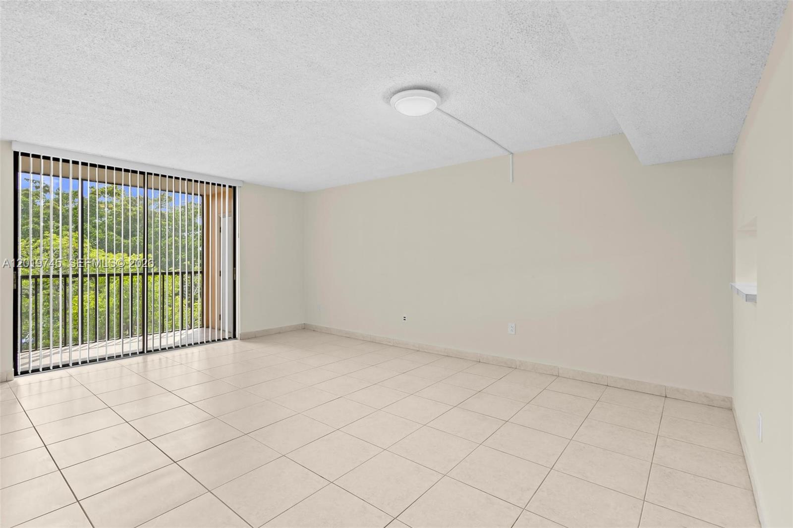 HORIZONS WEST CONDO #5 - Residential