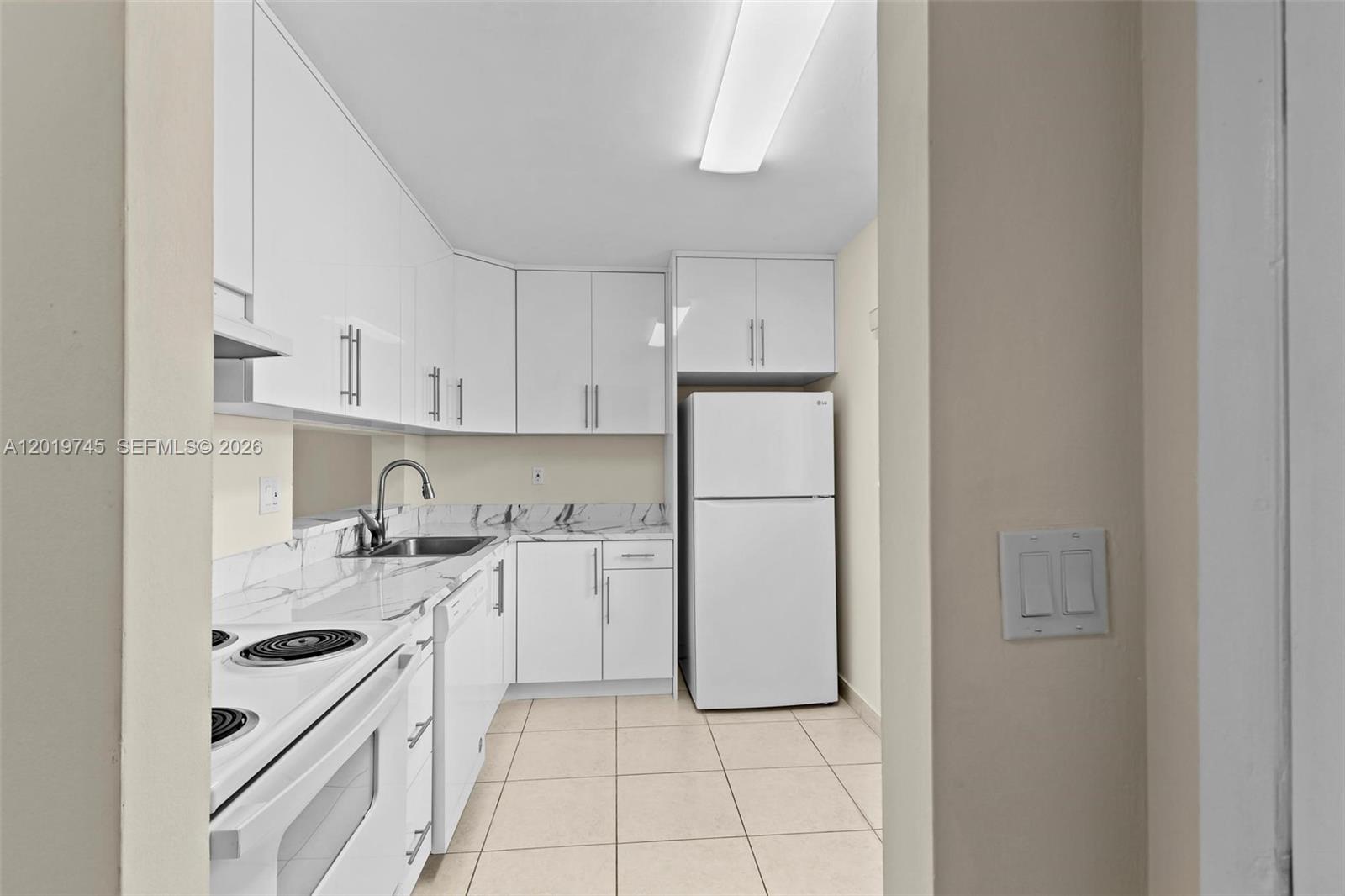 HORIZONS WEST CONDO #5 - Residential