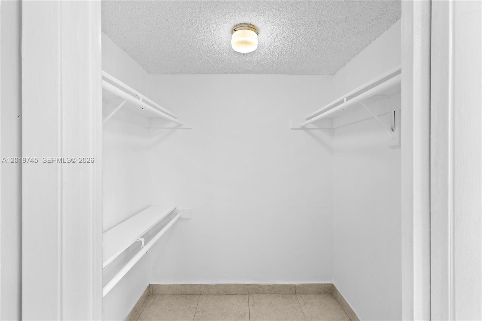 HORIZONS WEST CONDO #5 - Residential
