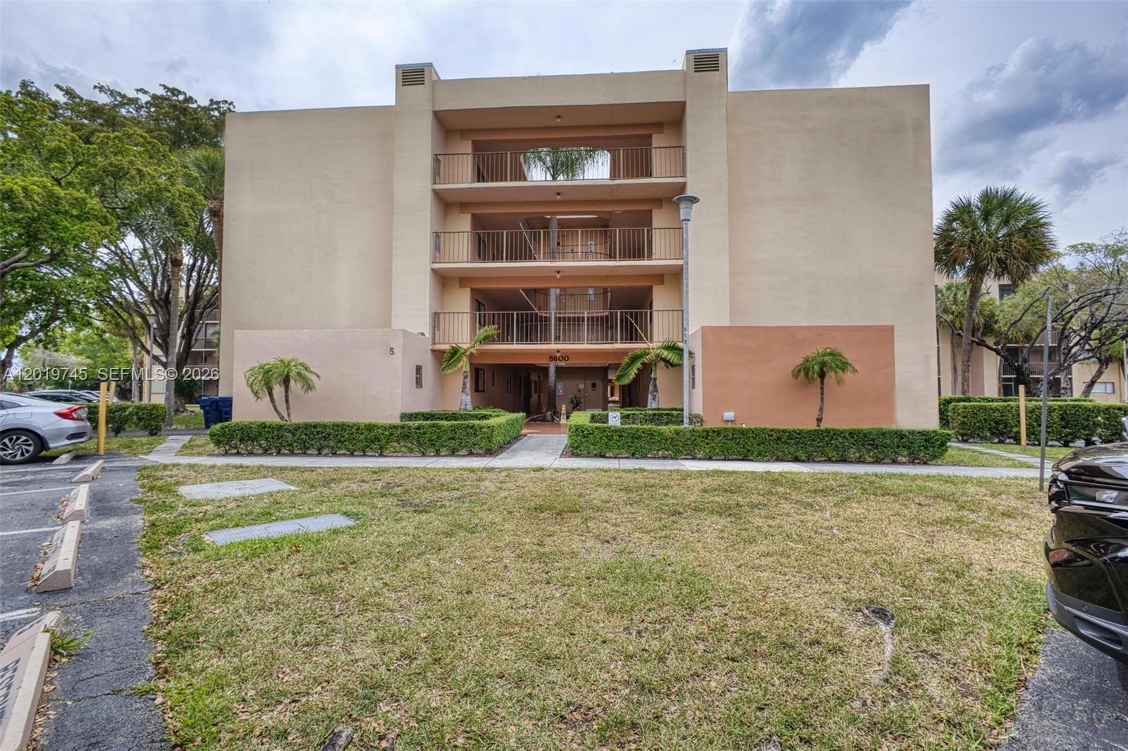 HORIZONS WEST CONDO #5 - Residential