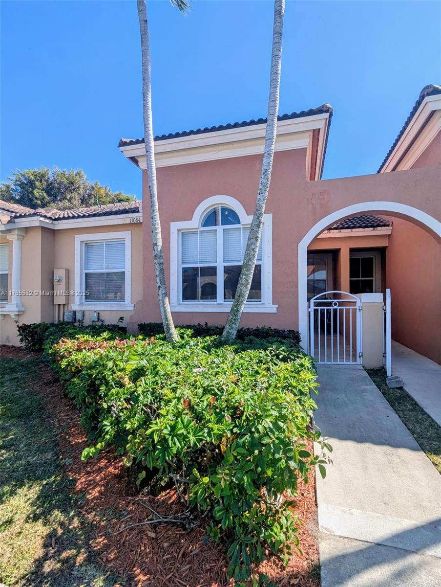 Property for Sale at 11084 Sw 237th Ln, Homestead, Miami-Dade County, Florida - Bedrooms: 3 
Bathrooms: 2  - $379,900