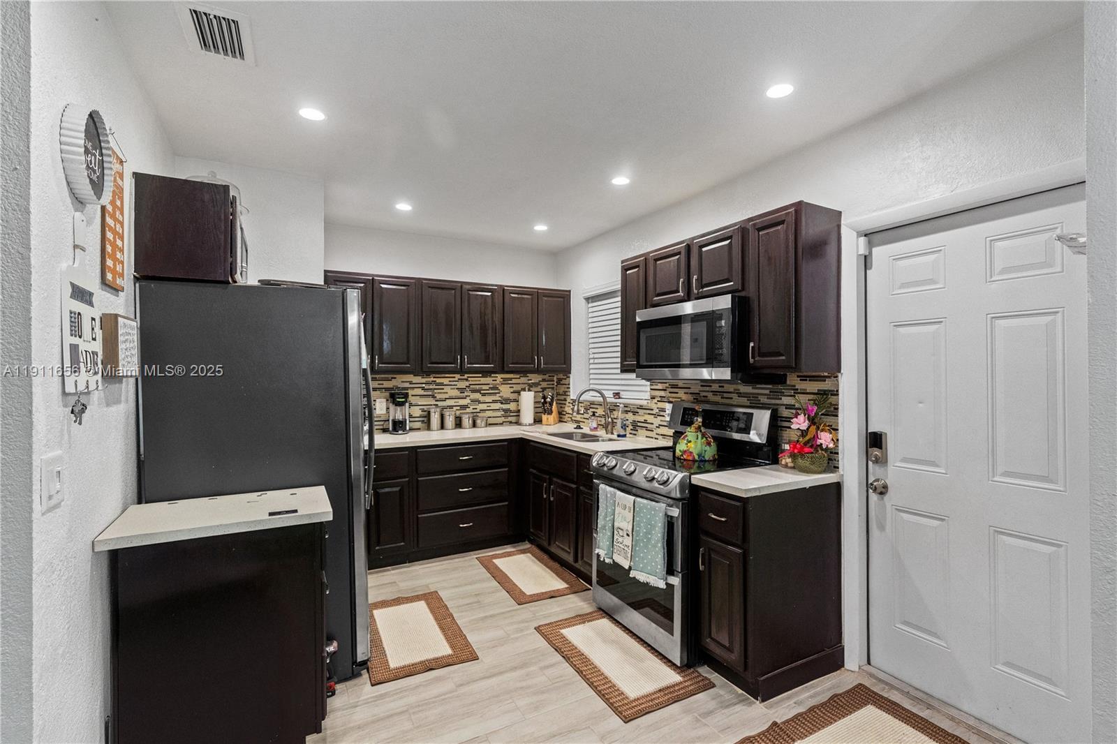 LAUDERDALE MANORS AMD PLA - Residential