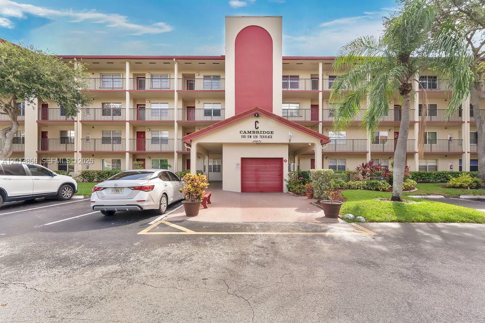 CAMBRIDGE AT CENTURY - Residential
