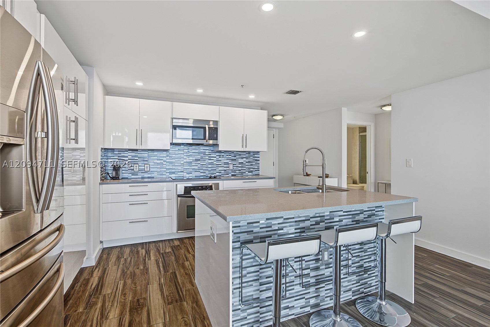 1900 N Bayshore Dr 3604