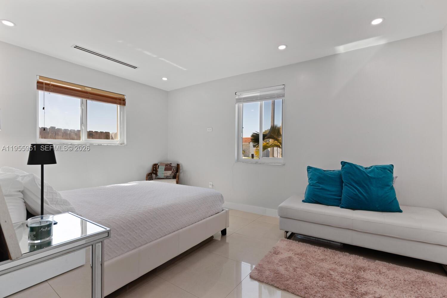 SNAPPER CREEK VILLAS - Residential