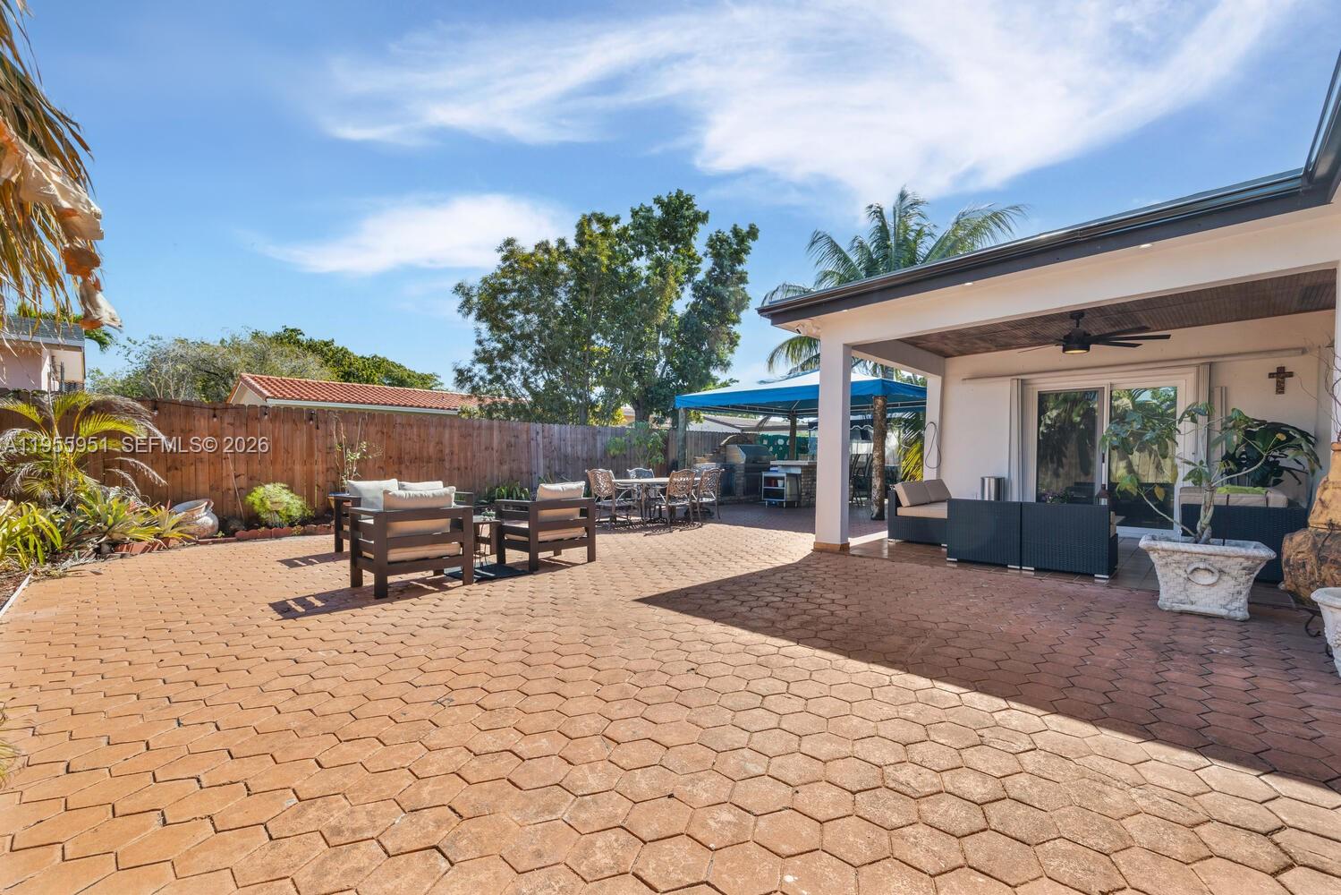 SNAPPER CREEK VILLAS - Residential