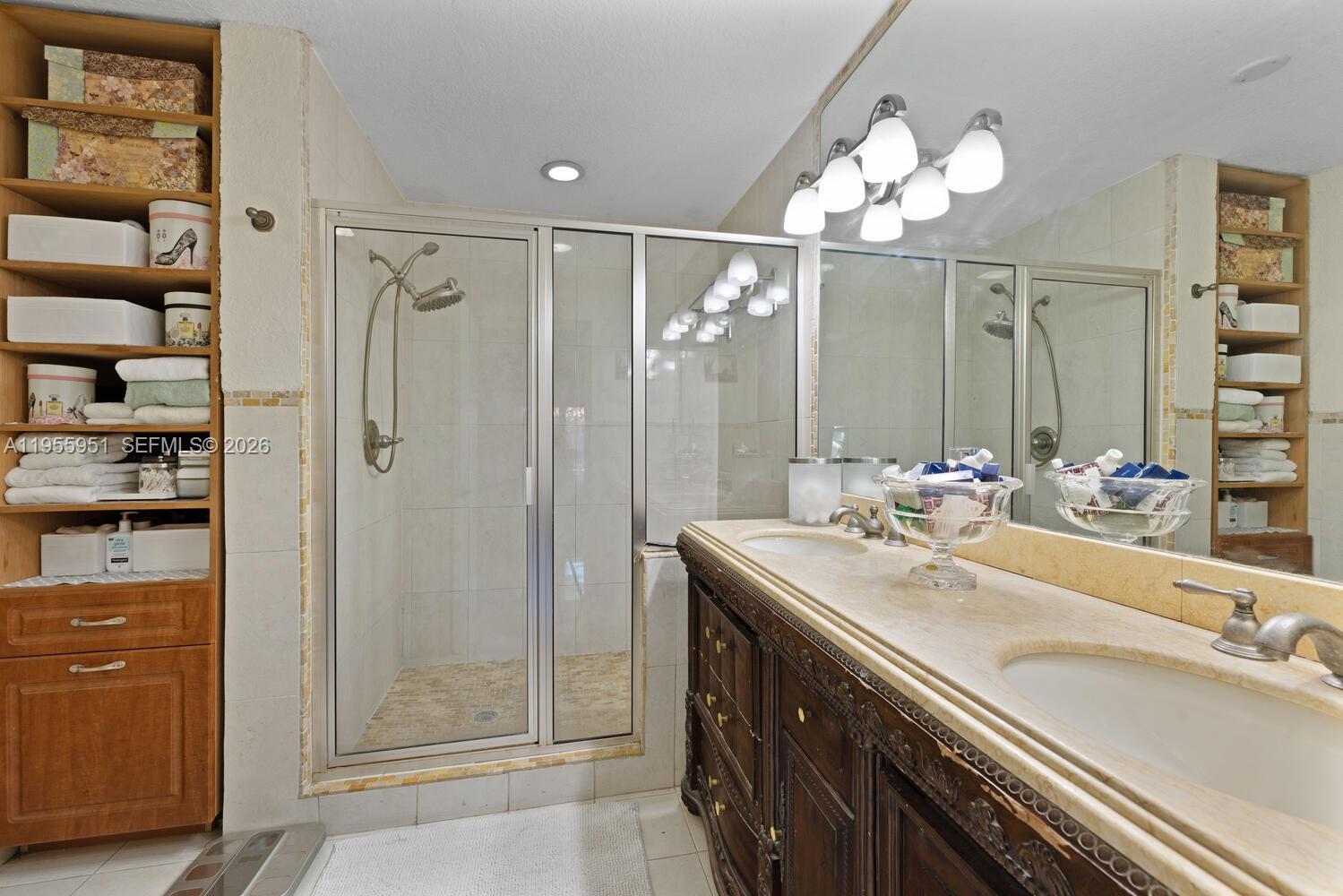 SNAPPER CREEK VILLAS - Residential