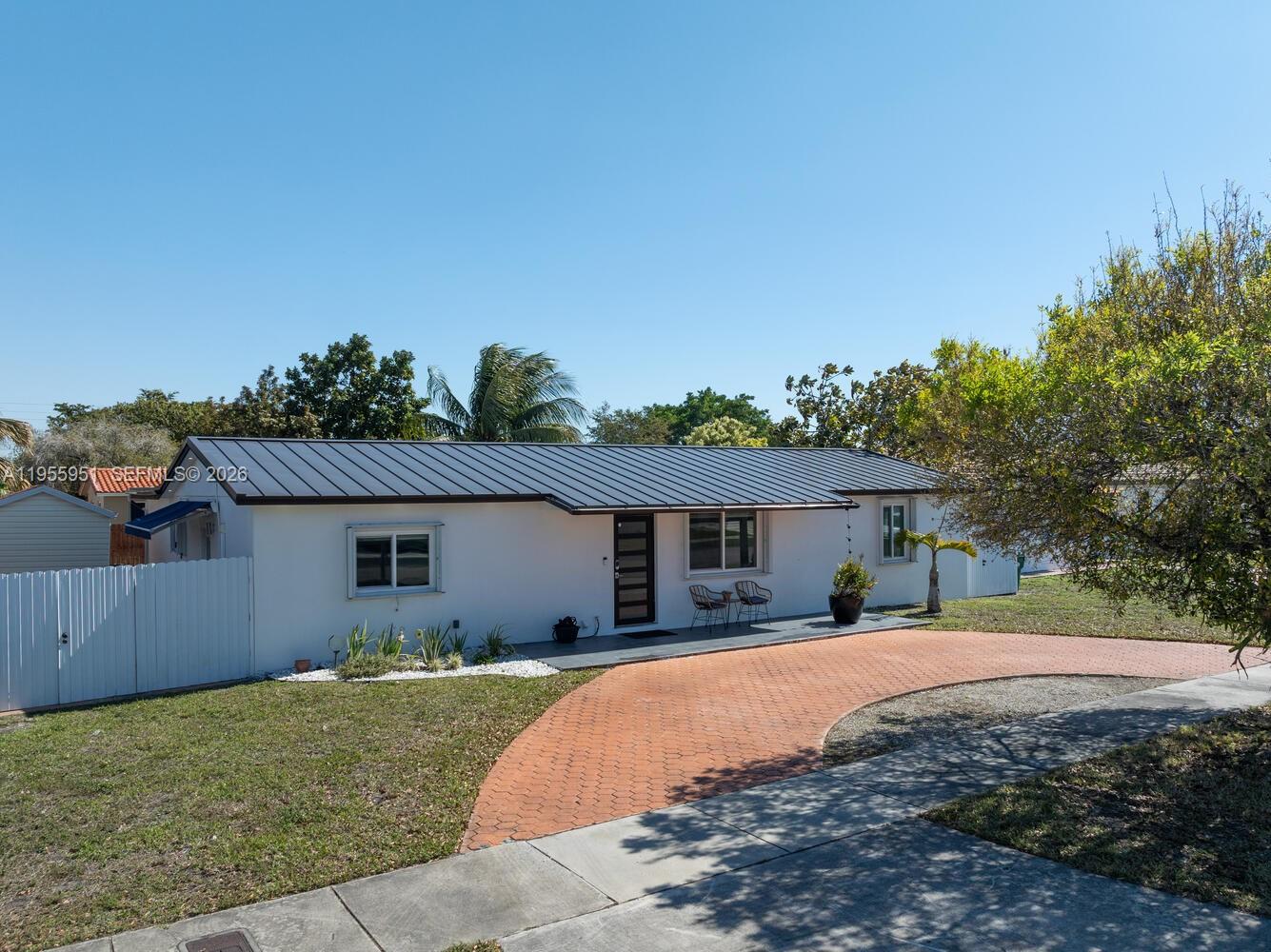 SNAPPER CREEK VILLAS - Residential