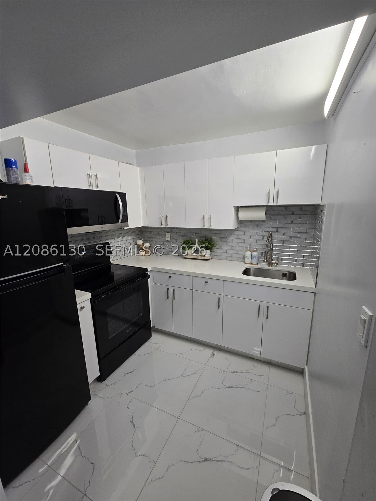 6620 W 2nd Ct 103, Hialeah, FL, 33012/$299,000 1 6620 W 2nd Ct 103